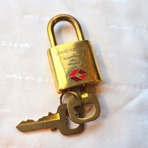 RARE Louis Vuitton TSA Padlock with Keys